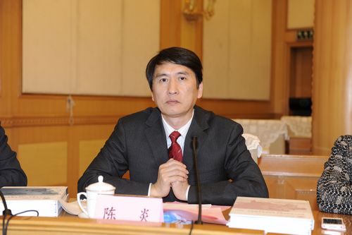 山东大学副校长陈炎教授主持发布会并讲话.